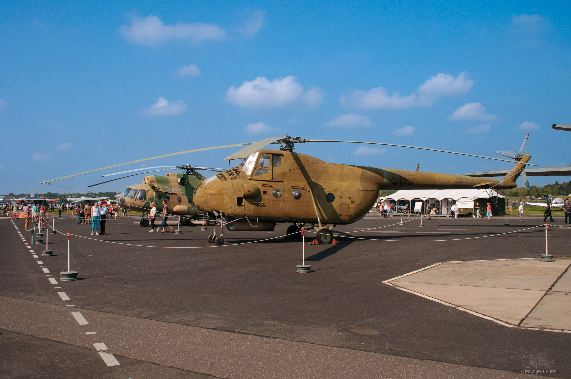 Mil Mi-4A und Mil Mi-8
