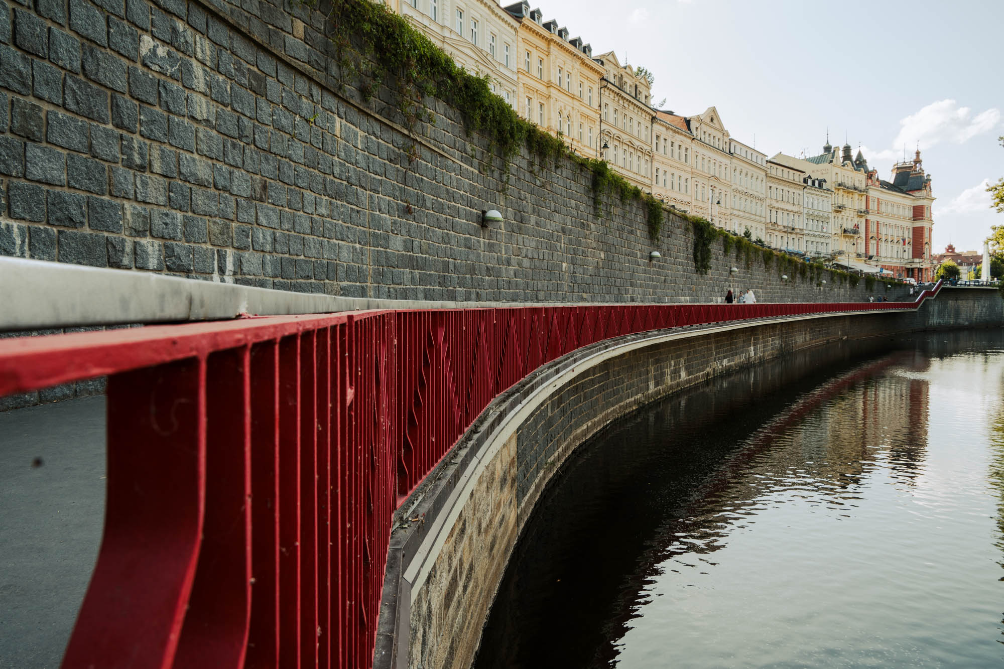 Promenade entlang des Flusses