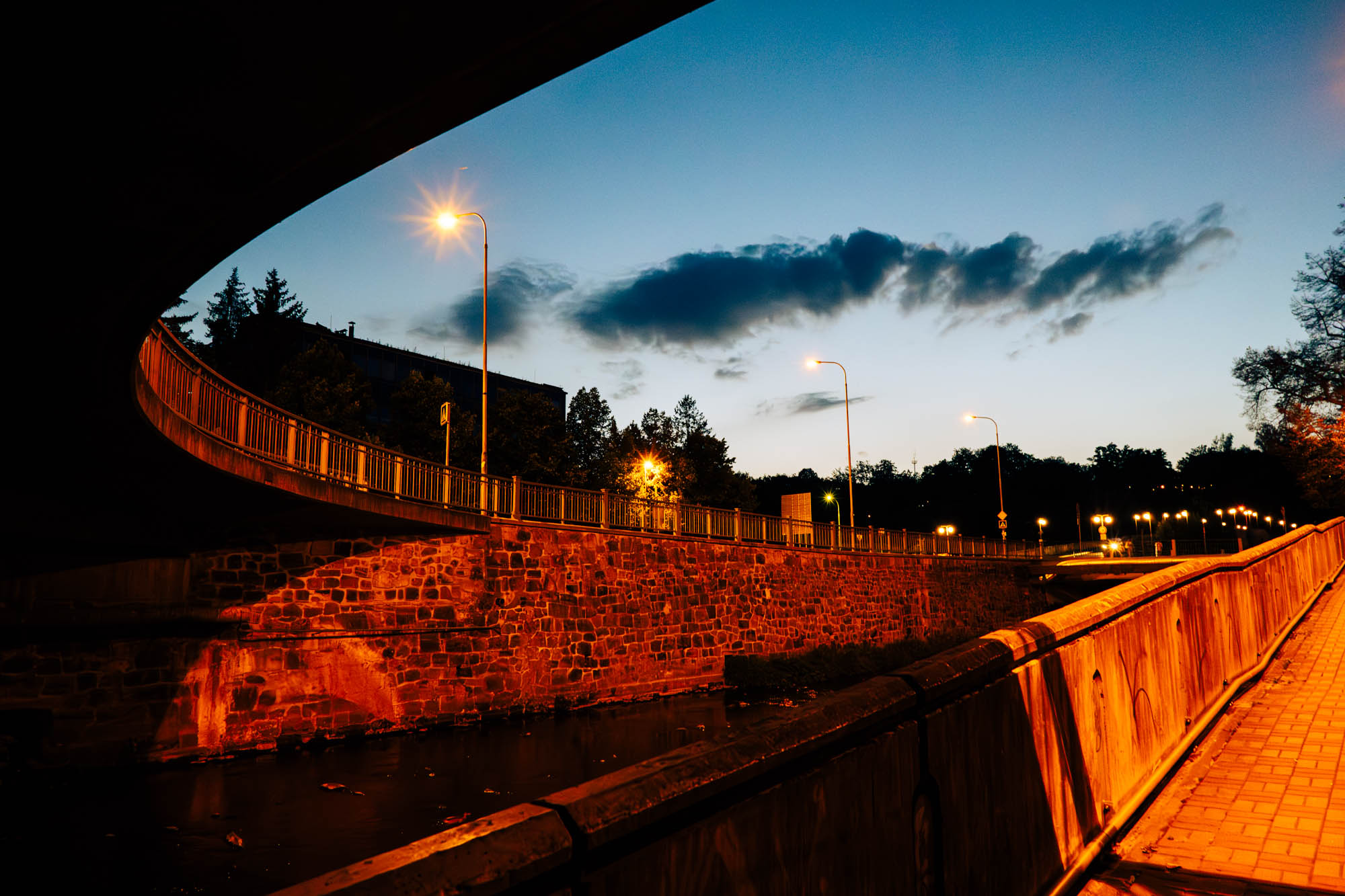 Unter der Brücke