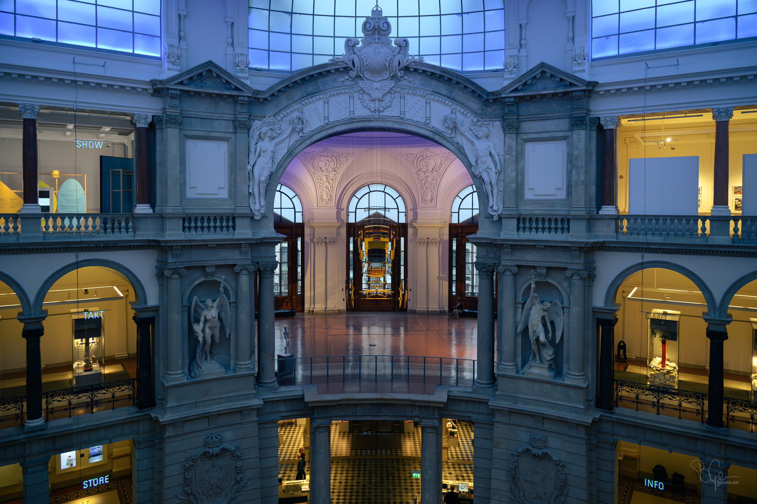 Cover Image for Angels and Engines