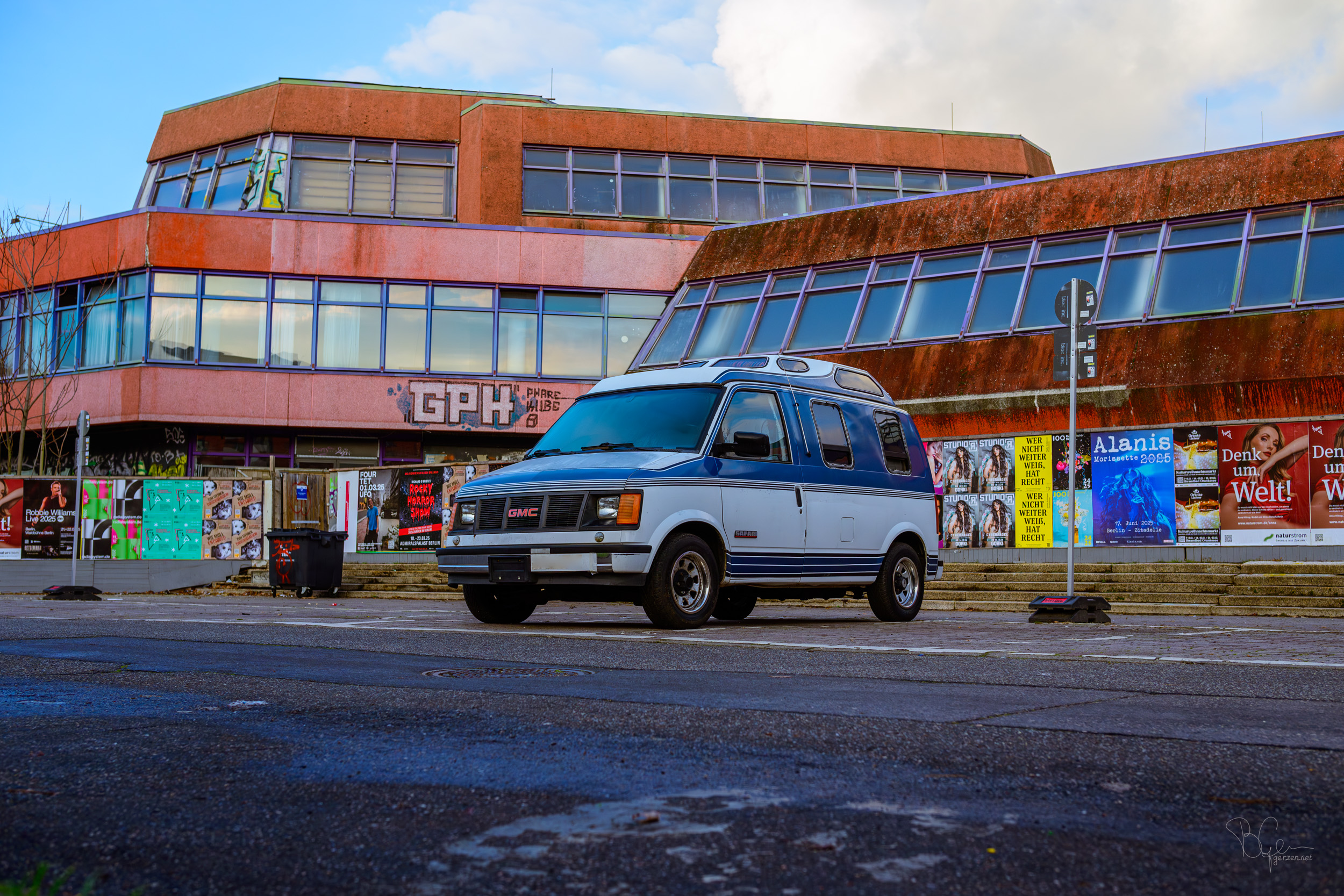 Cover Image for SEZ and GMC