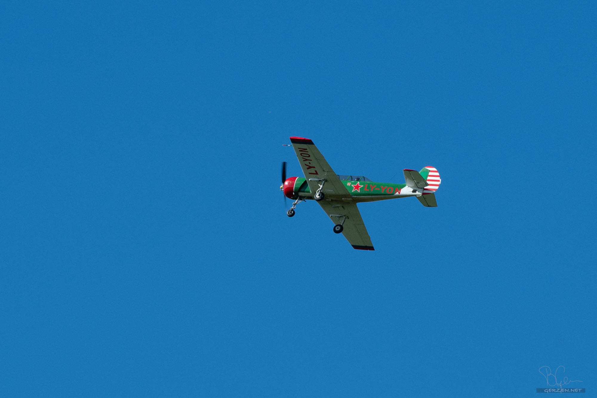 YAK-52.