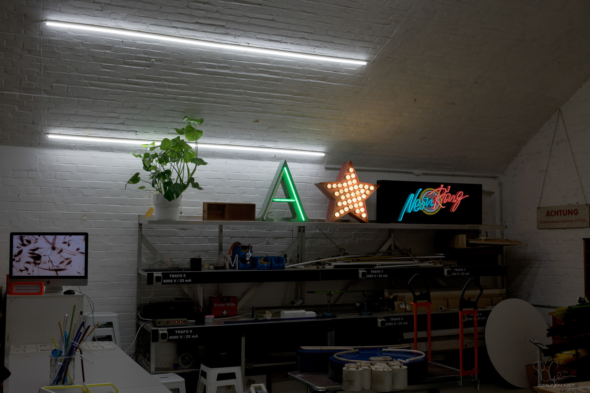 A star is born at Neon Ring.